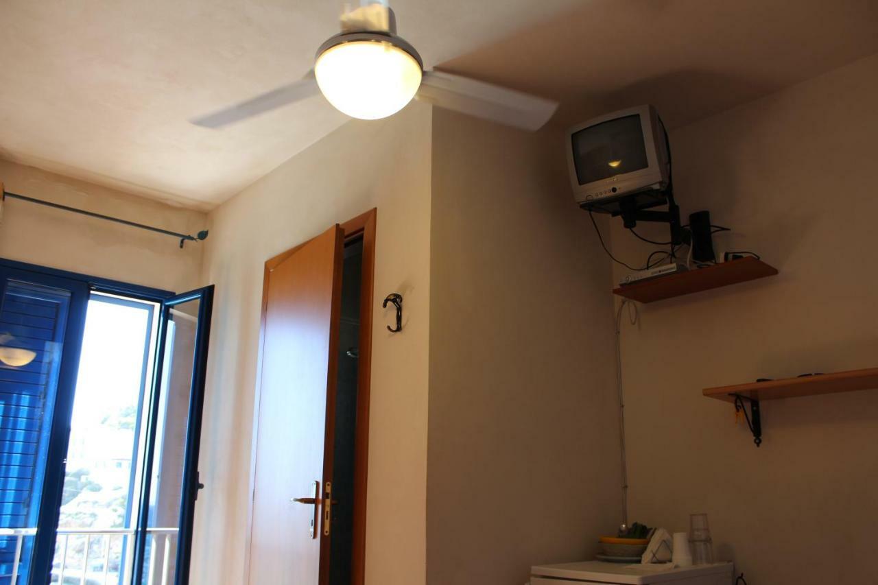 Cala Dogana Guest House Леванцо Екстериор снимка